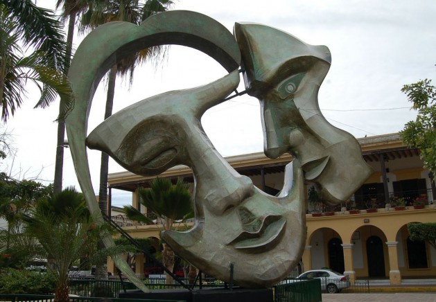 Gesichter-Skulptur_SNIP_redlodyas